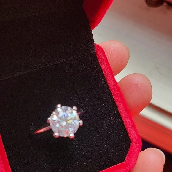 4ct authentic moissanite ring with 925 silver Size 6.5 - Picture 5 of 10